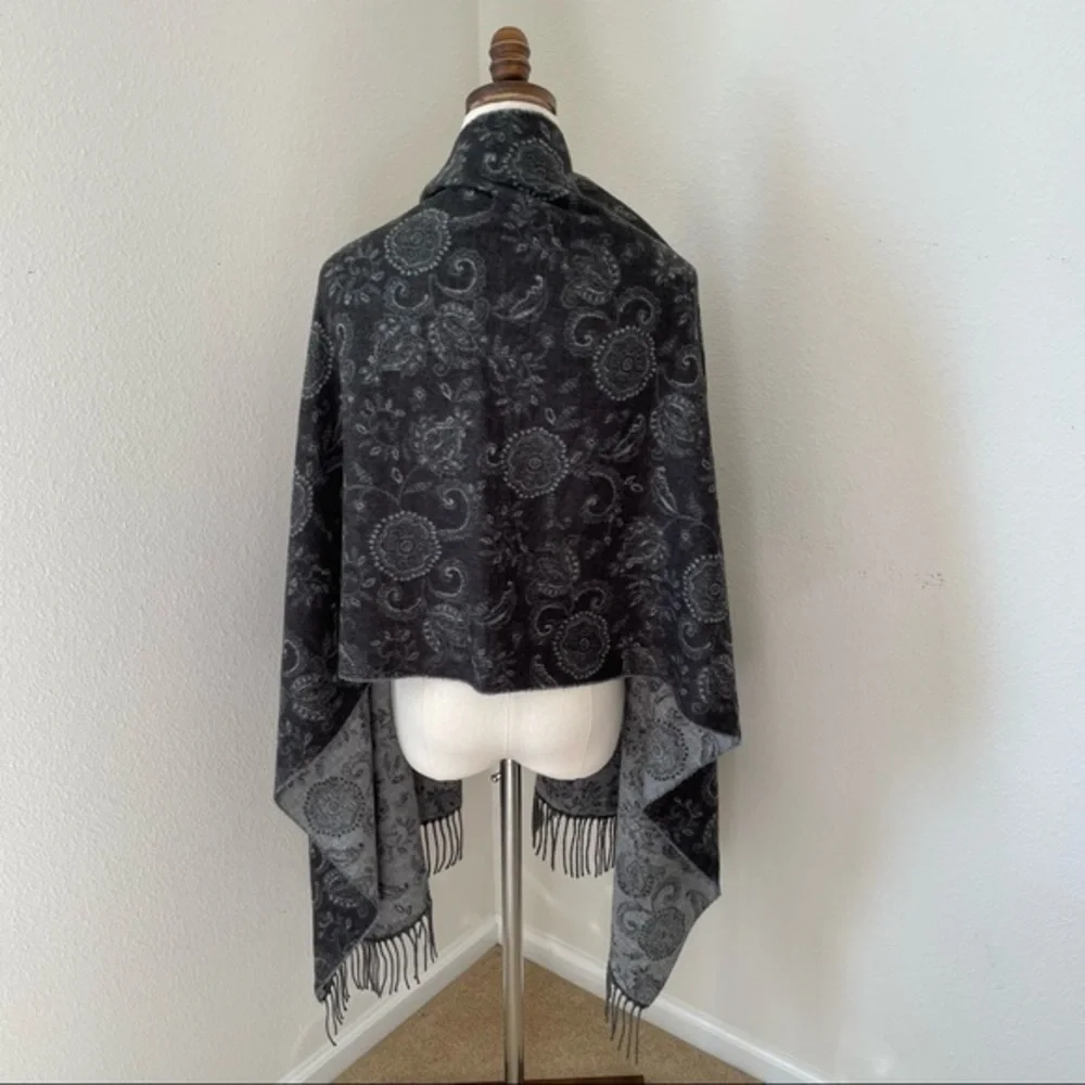 Cashmink V. Frass Soft Acrylic Fringed Black and‎ Gray Scarf - Picture 4 of 8